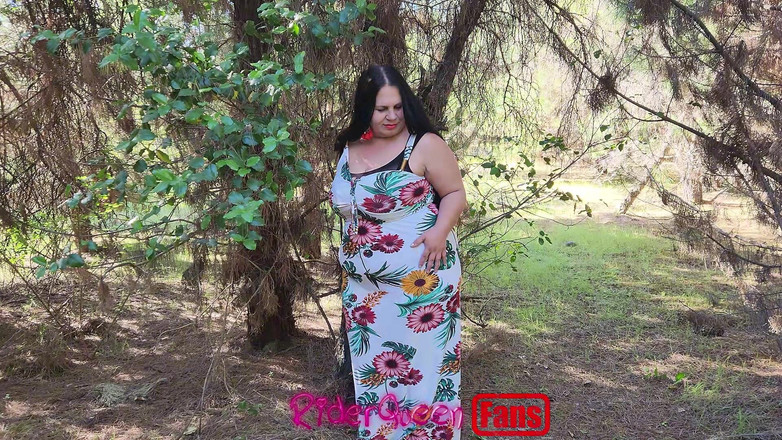 Riderqueen BBW Step Mom Latina Ebony: Riderqueen în aer liber: Videoclipuri pentru fani în aer liber