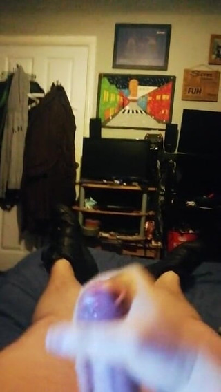 Spysteven: Cumming wearing my friends old shoes