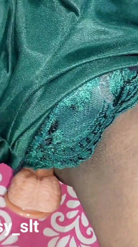 Tiny Little Clitty Cum semasa pancutan mani, banci tidak perlu keras untuk memancut mani atau orgasme, orgasme lembik