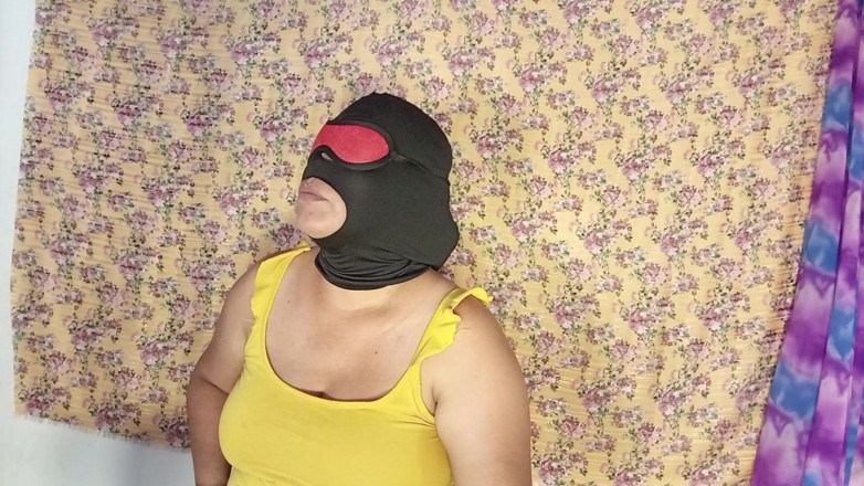 Bondage homemade mature: Vnadná zralá Desi se zavázanýma očima tvrdě saje ptáka Pak...