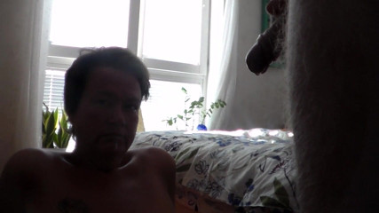 Sex hub couple: John sta pisciando sulla lingua di Jen