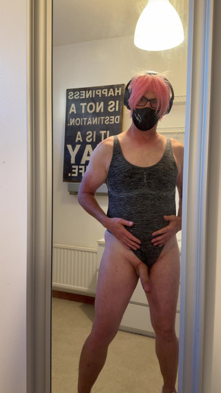 Julia Trans: 镜子，墙上的镜子