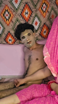 Liet zijn vrouw thuis in het bijzijn van een vriend, vriend maakte een video en genoot ervan