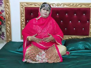 Nabila Aunty: Beautiful Indian Sexy Bride Sex with Dildo in Wedding Dress