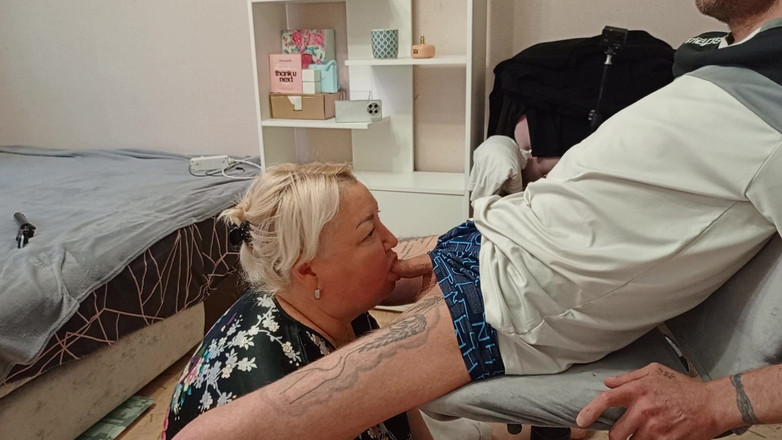 Zona901: Komşu yeterince boşalmak için sakso çekiyor