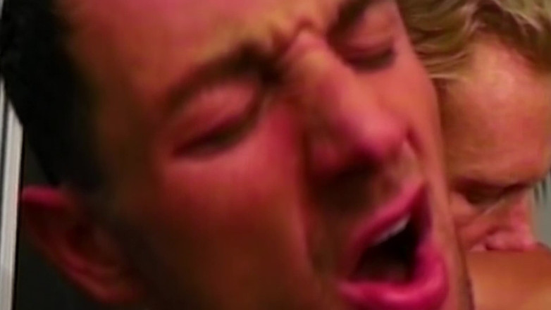 SEXUAL SIN GAY: Hot Dicks venkovní scéna 3: Svalnatí přátelé si chtějí navzájem šukat zadky...