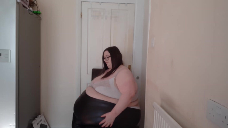 SSBBWLadyBrads: SSBBW BBW ลองใส่กางเกงหนัง