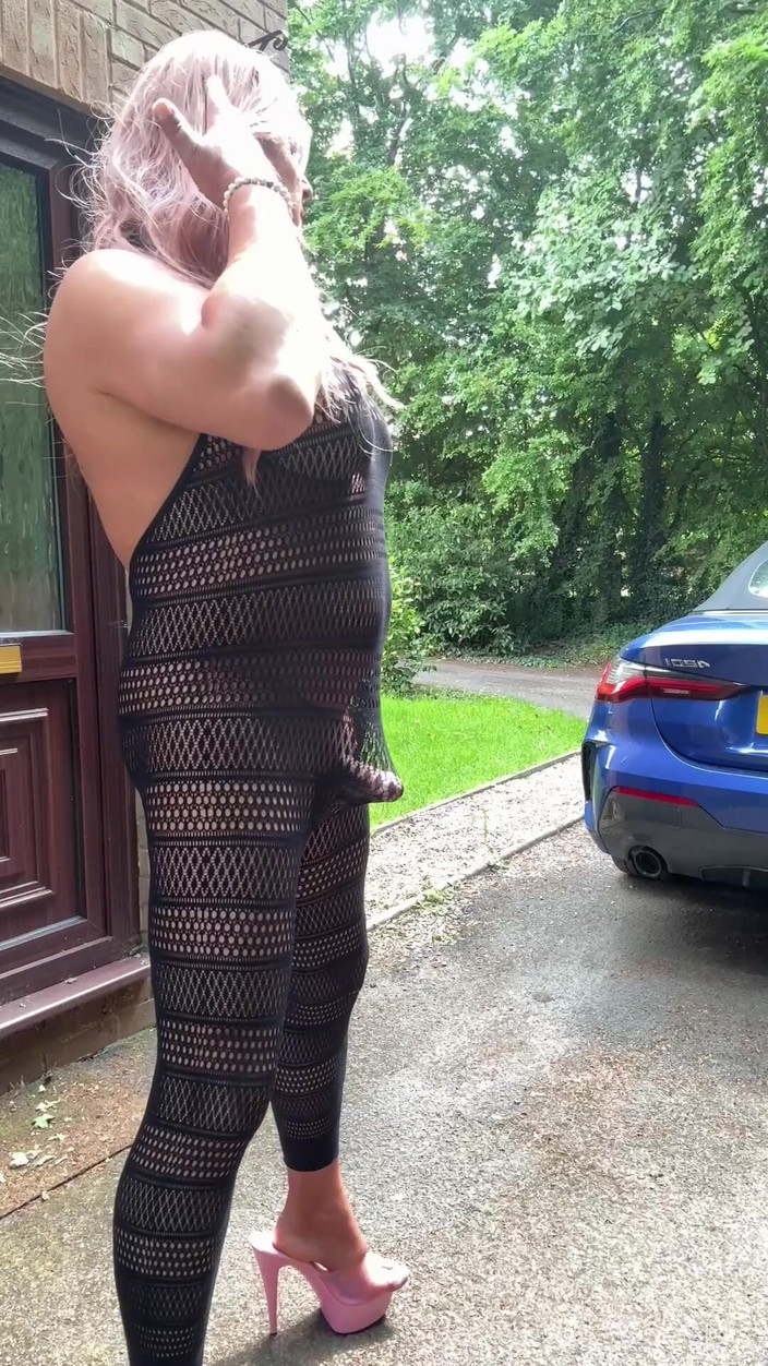 Kellycd2022: Sexy Crossdresser Kellycd2022 in Sexy Black Catsuit and Heels