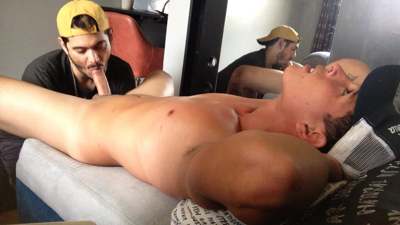 The-hook305: Markus se mostra enquanto Gettong faz um boquete em seu...