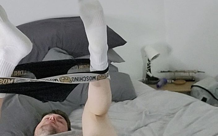 Twotwinkhusbands: Il ragazzo inglese si fa succhiare il culo in video...