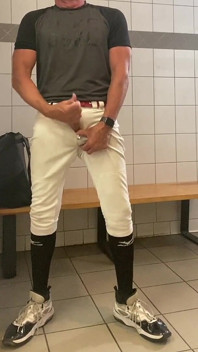 Baseball equipaggiamento jockdad87 spara il suo carico alfa nello spogliatoio