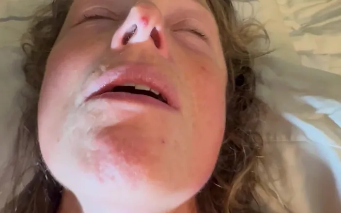 Bonewizzard69: Maiden Rubs Sloppy Wet Pussy with Wand, Begs for Fingers...