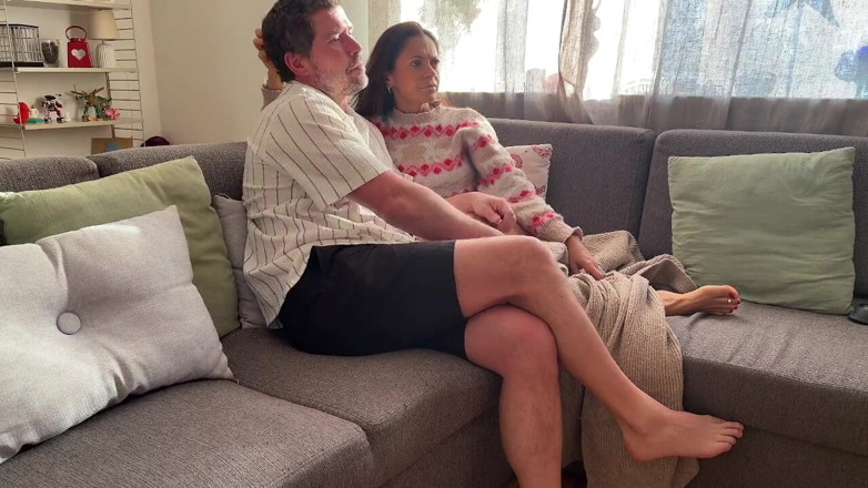 LoveAndRopes: La Coppia Smette Di Guardare La TV E Finisce per...