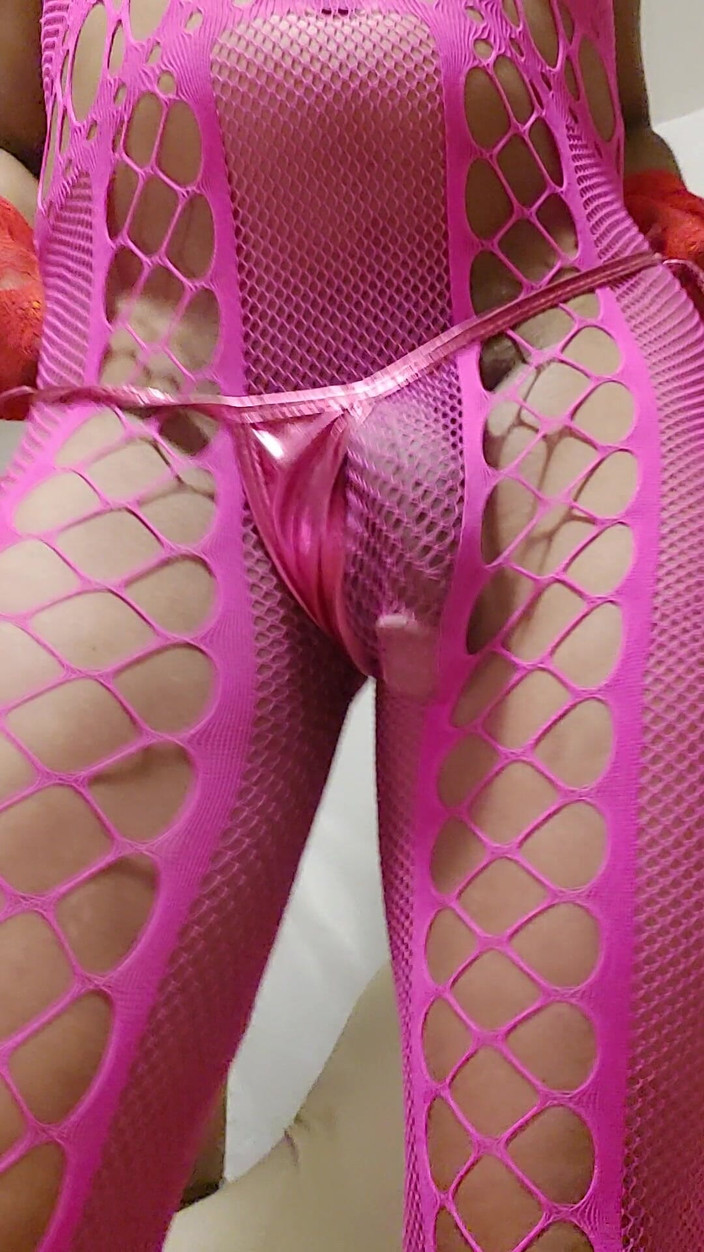 Milah CrossxxX: Milah předvádí svůj růžový rybí ocas