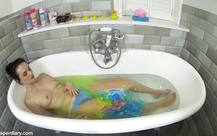 Faye Taylor: Bath Bomb and Playing