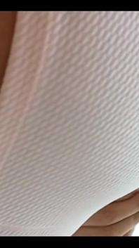 Zwei zöpfe wie ein mädchen und eine brille wie ein lehrer