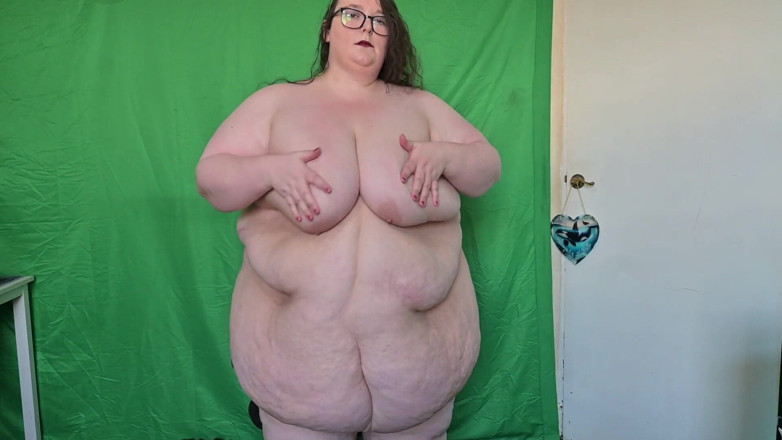 SSBBWLadyBrads: SSBBw si spoglia sulla sua sedia da ufficio