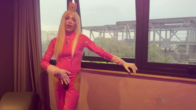 Ashe Vex: Tranny Princess Peach Solo Latex Masturbation
