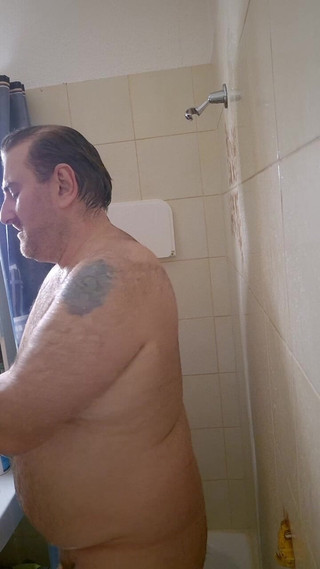 ChubbyDaddyBearLuka: Pulchny tata niedźwiedź bierze prysznic