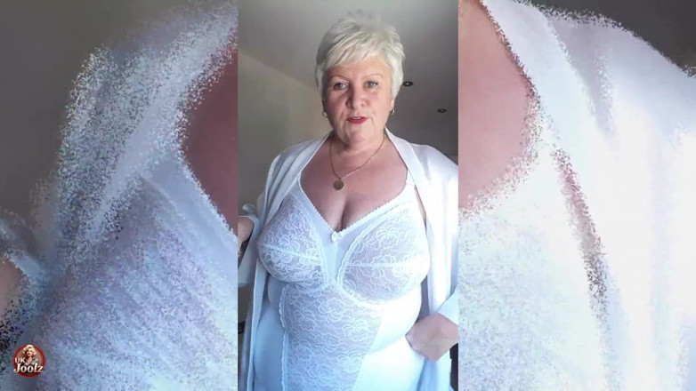 Uk Joolz: Would You Like Me to Answer the Door to You...
