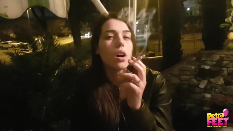 Smokin Fetish: Smoking and foot fetish in outdoor with cute teen
