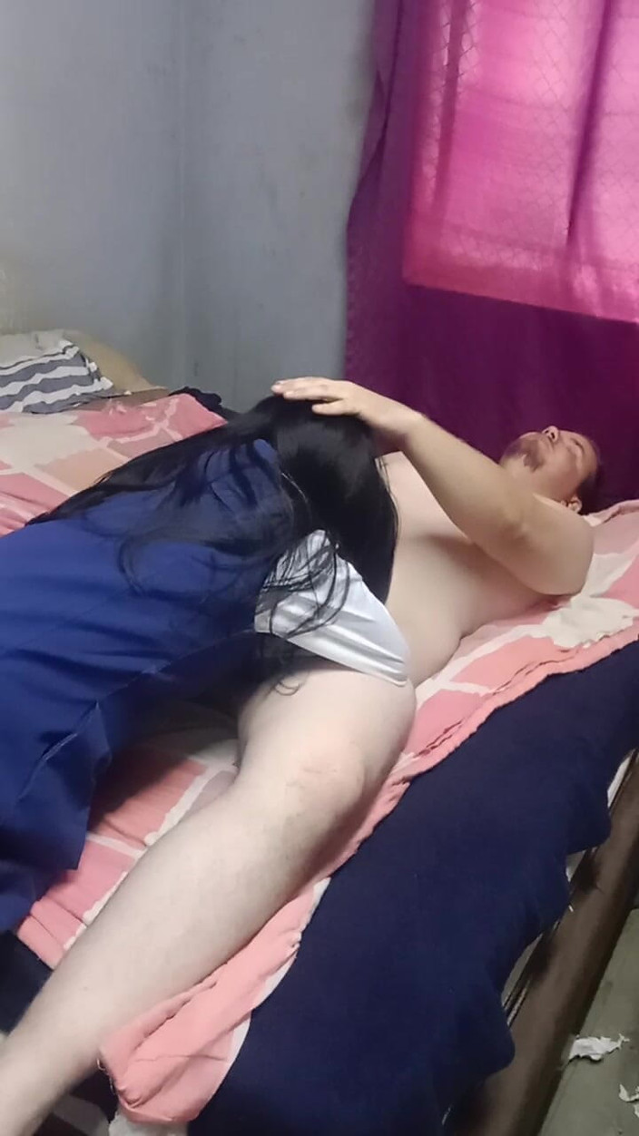 hothouse18xxx: 18letá studentka mi kouří péro a jezdí na něm