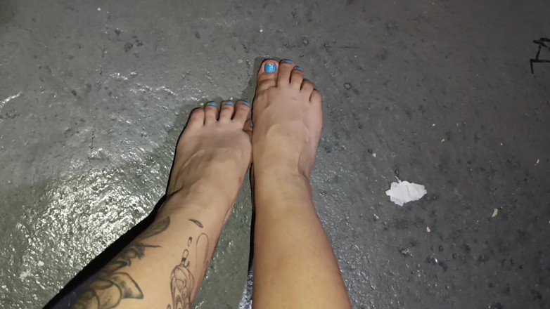 Dalyla: Feet with Pecueca and Bad Smell You Like