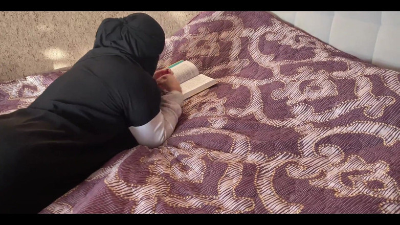 Lux Eva: Syrische milf in hijab krijgt een lading sperma in haar...