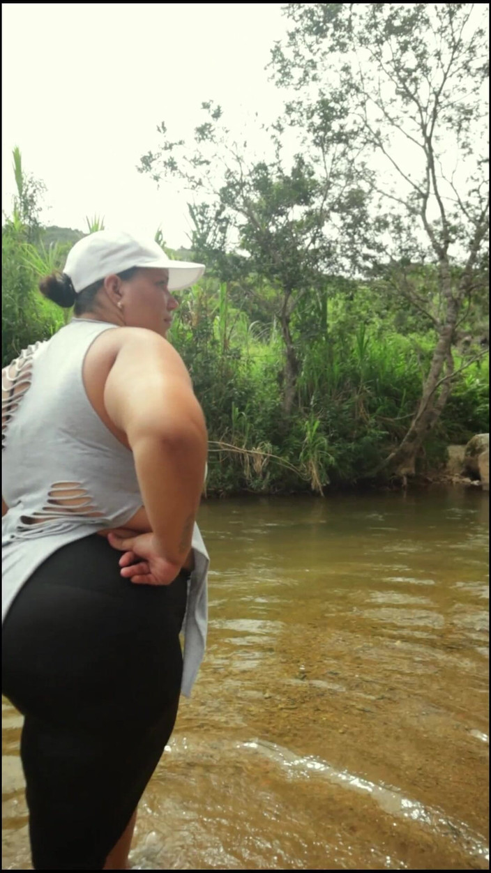 Lexly_16: Nehirde nerede sikişmek için arıyor