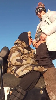 Am călărit un snowmobil cu mama mea vitregă și am decis să facem sex, spermă înăuntru