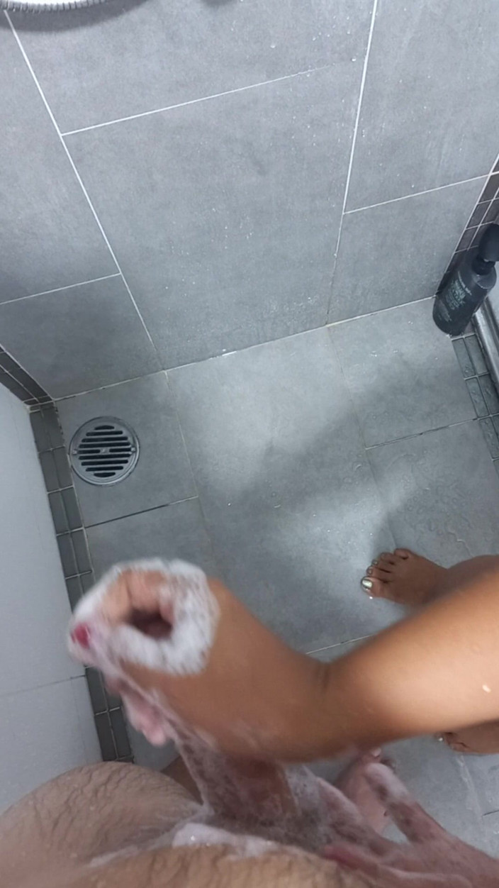 Handjob Passion: Sega Insaponata Nella Doccia Con Unghie Rosse Sensuali - Lavaggio Lento,...
