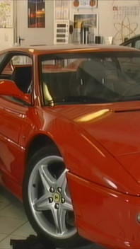 Latinoameričanka s křivkami deepthroats tlustý péro ve Ferrari a dostane fackování zezadu!