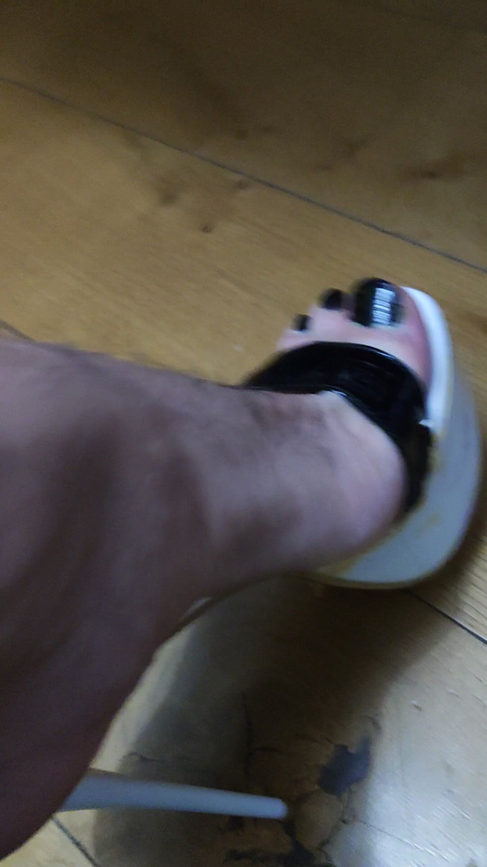 Mutsakin: Regarde mes talons