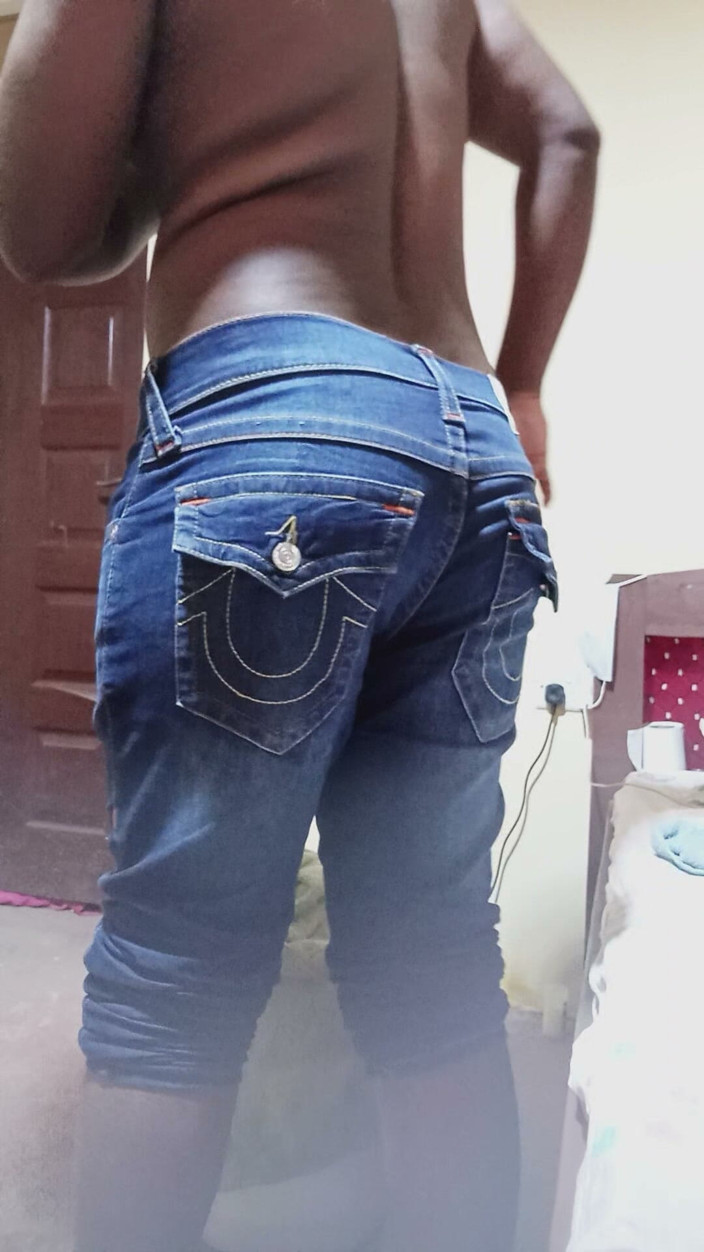 Sexyjayla254: 사정하고 즐길 때까지 자지를 쓰다듬는 음란한 소년