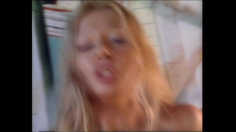 Purzel Official: Cette belle salope excitée voulait se faire baiser par son...