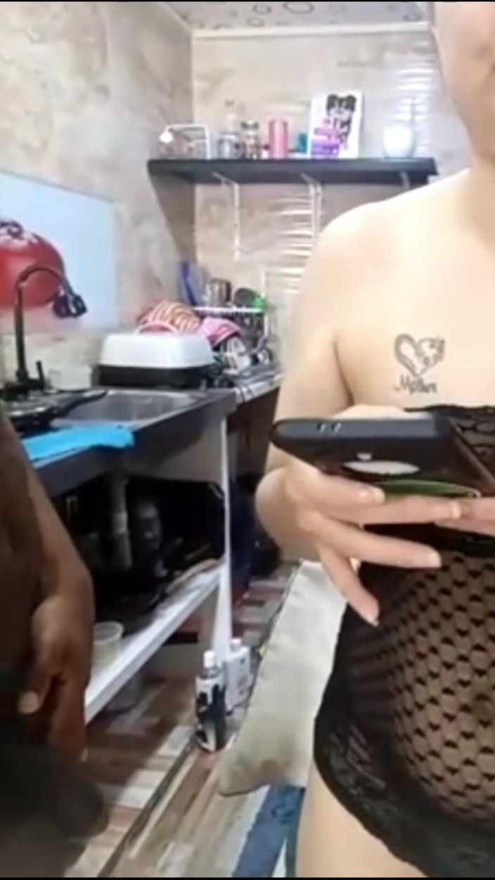 AnnyAndyelli: Меня Трахает Парень На Кухне, И Его Большой Член Проникает В Меня