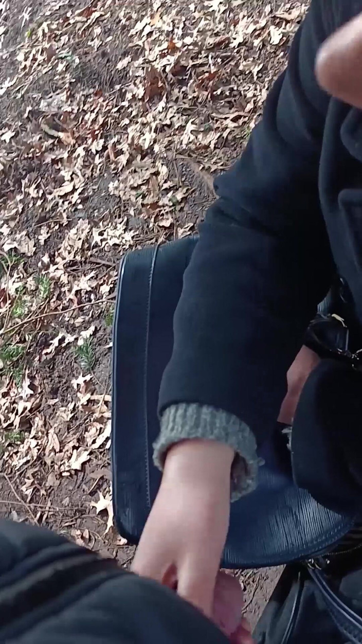 Asisa_oz: Ho giocato con un grosso cazzo fuori nel parco, ho...