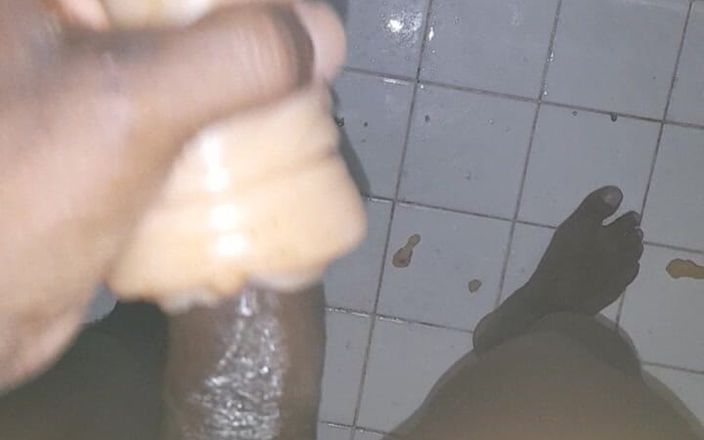 Black guy: Masturbándose s7 e1
