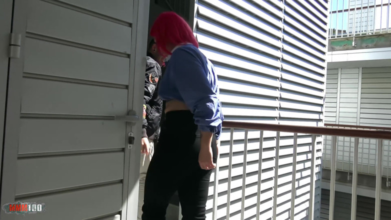 MMM100: Nala la voisine coquine se fait baiser dans la cage...