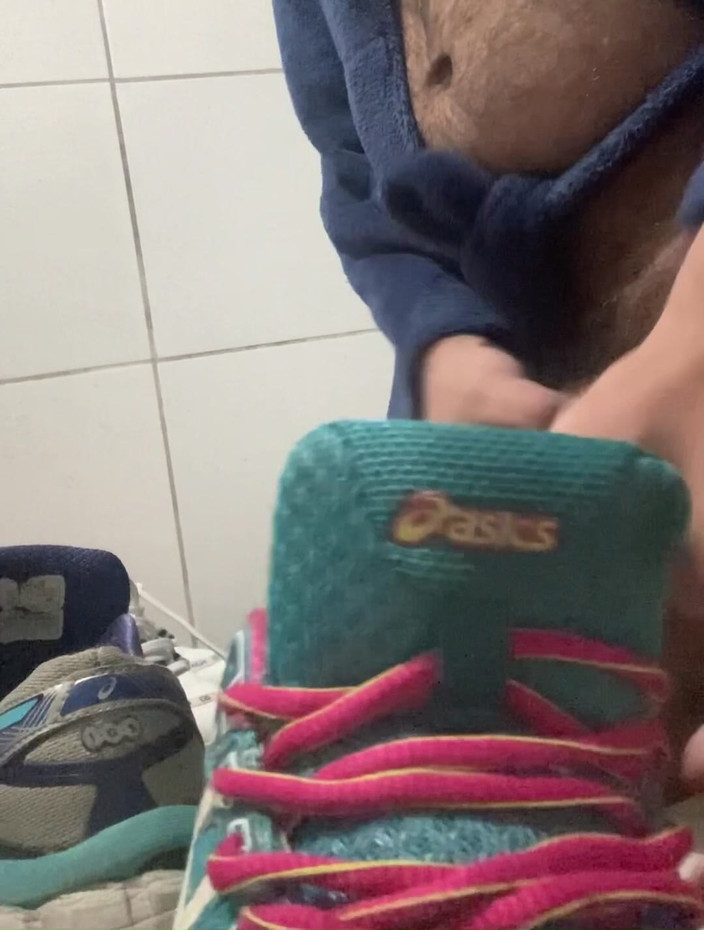 Sneakerfetish_BR: Jävla upp mina kvinnors sneakers