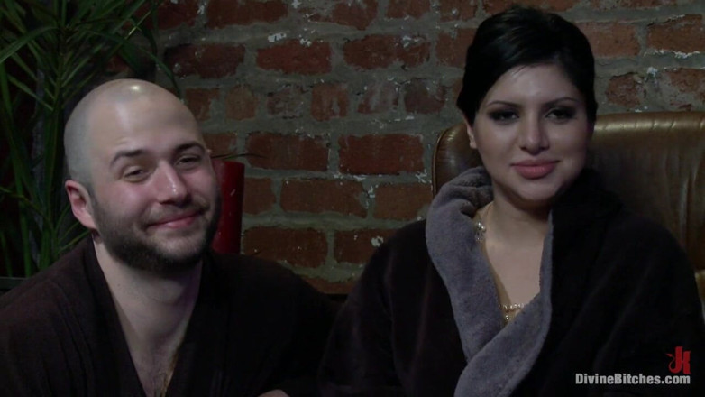 Divine Bitches by Kink: Suami cuckold: makan air maninya, cuckold!
