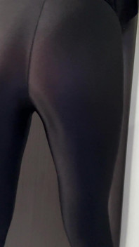 Leggings neri attillati scoreggia puzzolenti