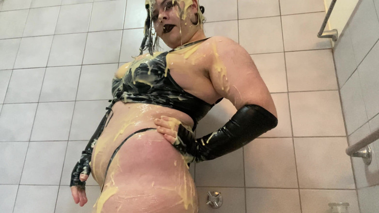 BunnieGoth27: Mit Custard bedeckt