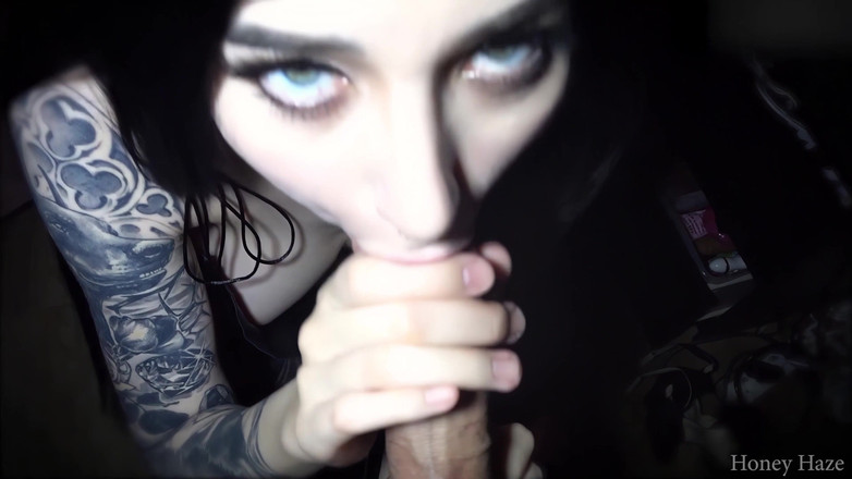 Honey Haze: 在我热辣的继妹上大学后深喉