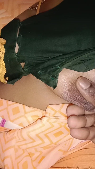 Tamil Anti Uma: Teta mého souseda mi zavolala, když byl její manžel pryč,...