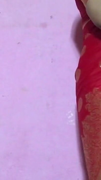 Čerstvě vdaná Desi Bhabhi sála velký penis svého nového šéfa