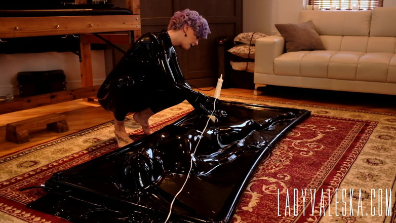 Lady Valeska: Lady Valeska - Rubbertoy in the vacbed part 1