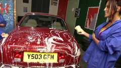 Pervy Studio: Bentley'i yıkamak lezbiyen sekse yol açıyor