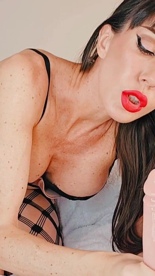 Sofia Star: Stockings, High Heels and Naugthy Dirty.playing with My Dildo
