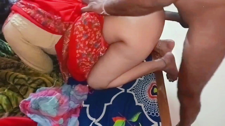 Village studio: Yakın çekim Hintli desi kızla sert sikişiyor